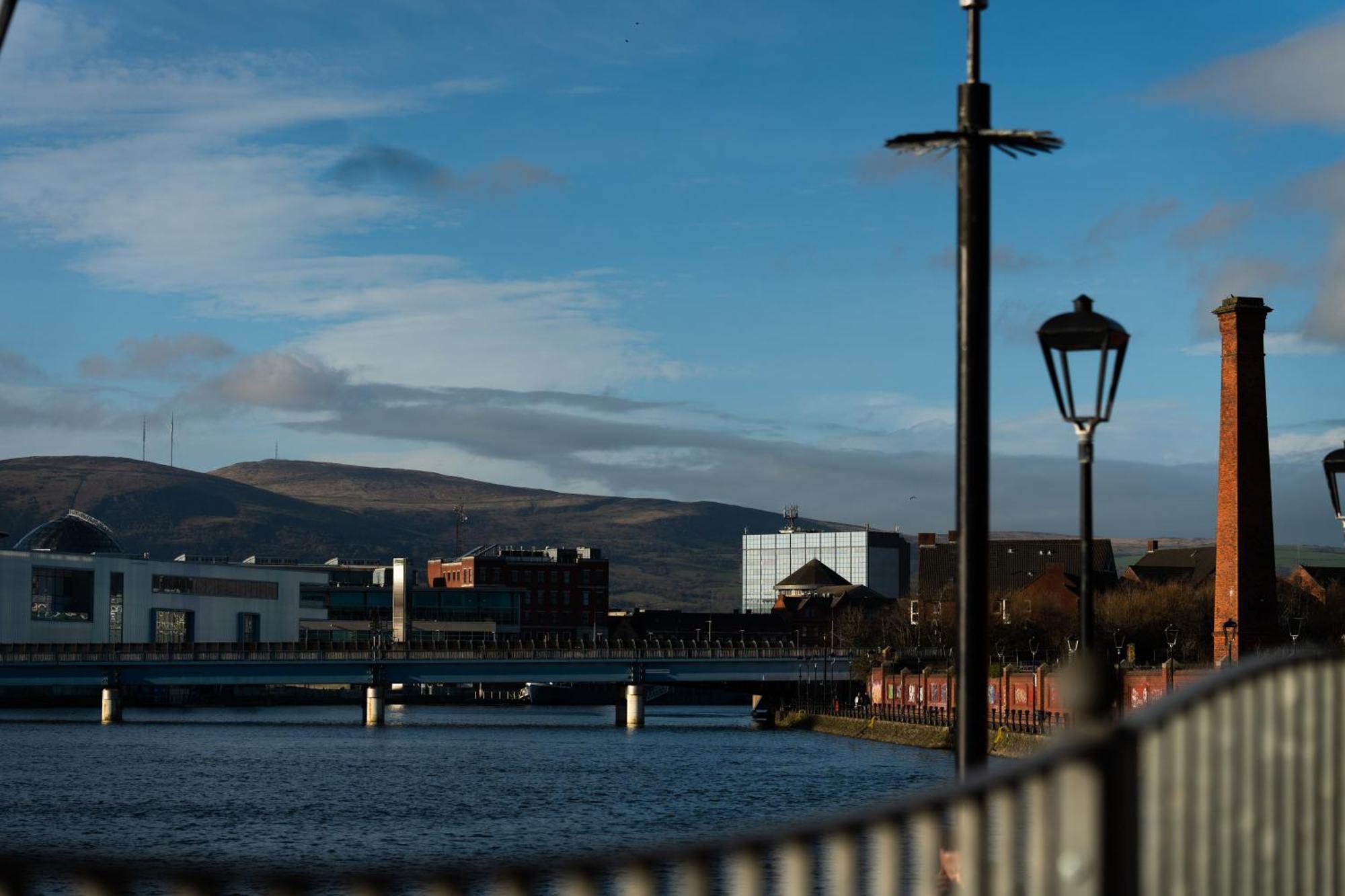 River Side Apartment, City Centre - Beautiful View And Free Parking! Belfast Extérieur photo