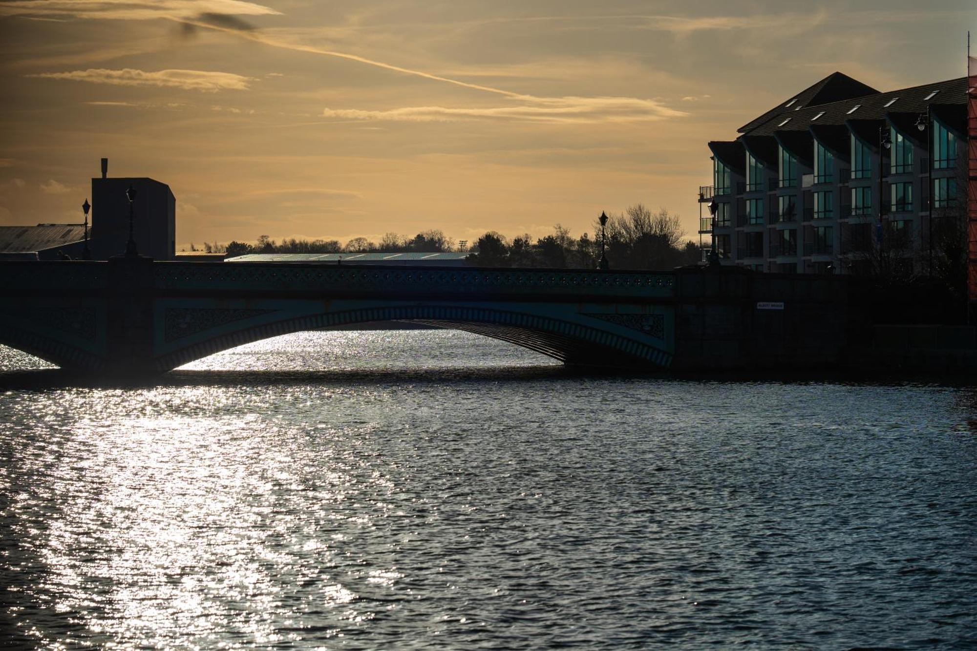 River Side Apartment, City Centre - Beautiful View And Free Parking! Belfast Extérieur photo